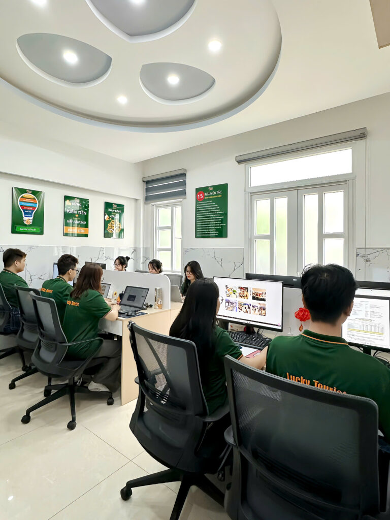 Giới thiệu 1 Lucky Tourist hình ảnh nhân viên 1